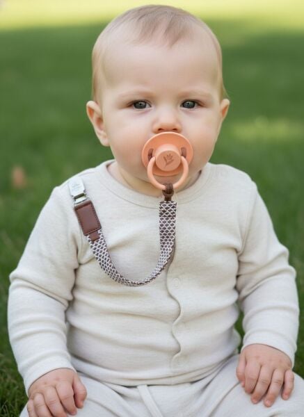 Emzik Askısı – Kahve Rengi Pamuk Dokuma | Paslanmaz Çelik Klips